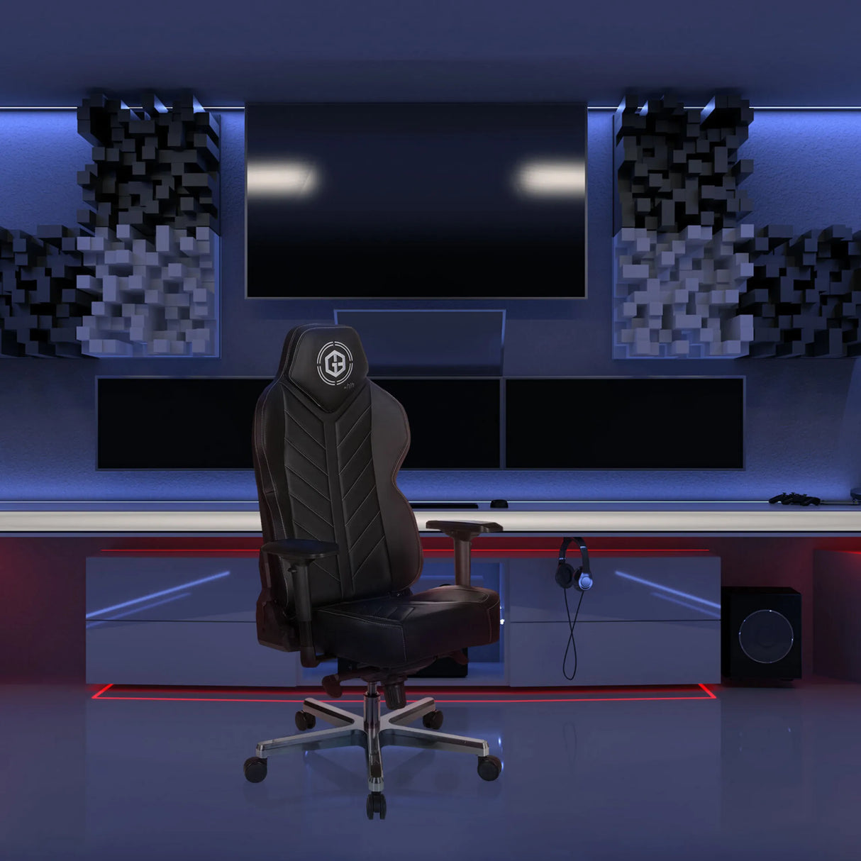 Schwarzer Gamingstuhl GAMEBREAKER COLOSSUS mit Logo auf der Kopfstütze und Armlehnen von hjh OFFICE