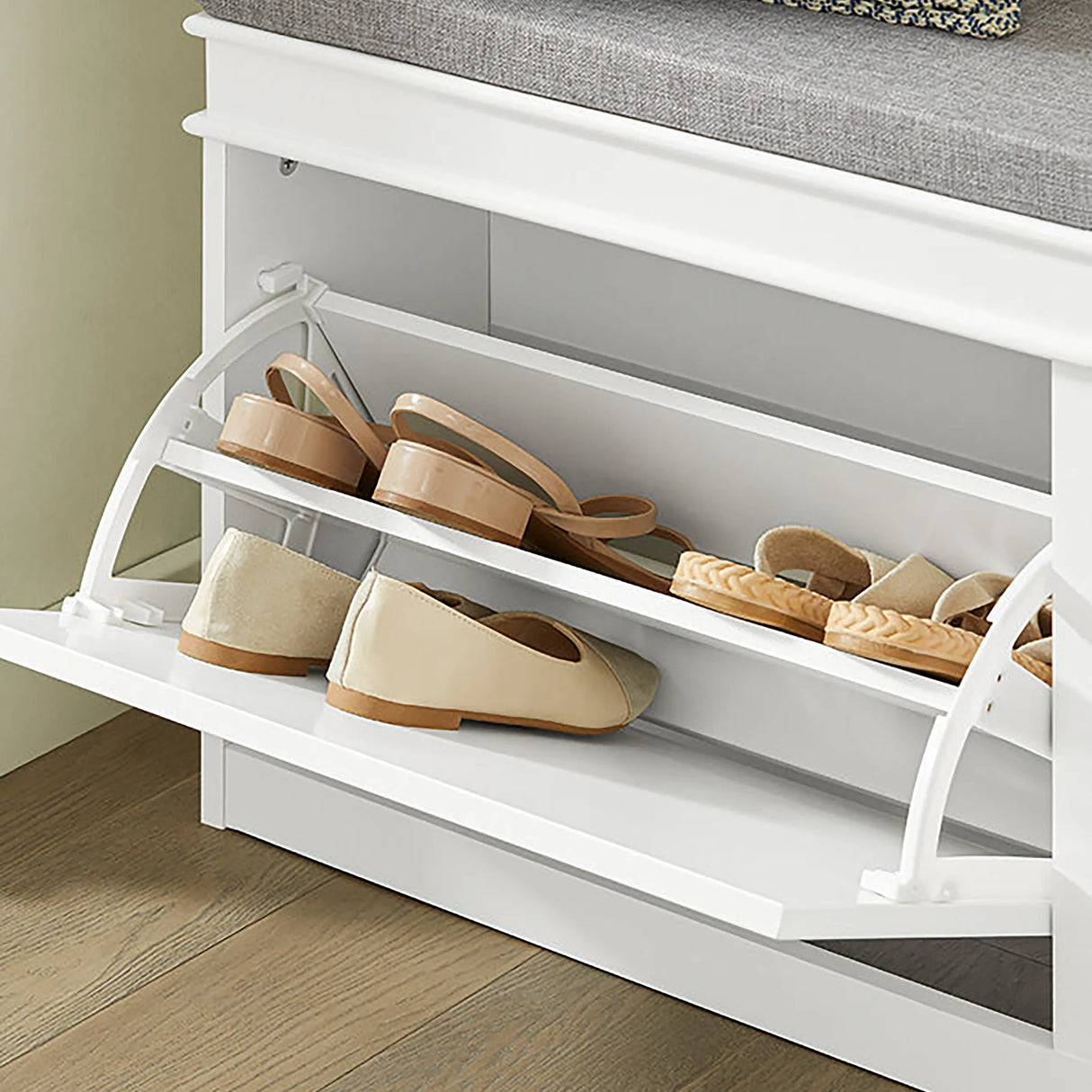 Ausziehbarer Schuhfach-Mechanismus des Schuhschranks ESTHA I in Weiß von hjh LIVING