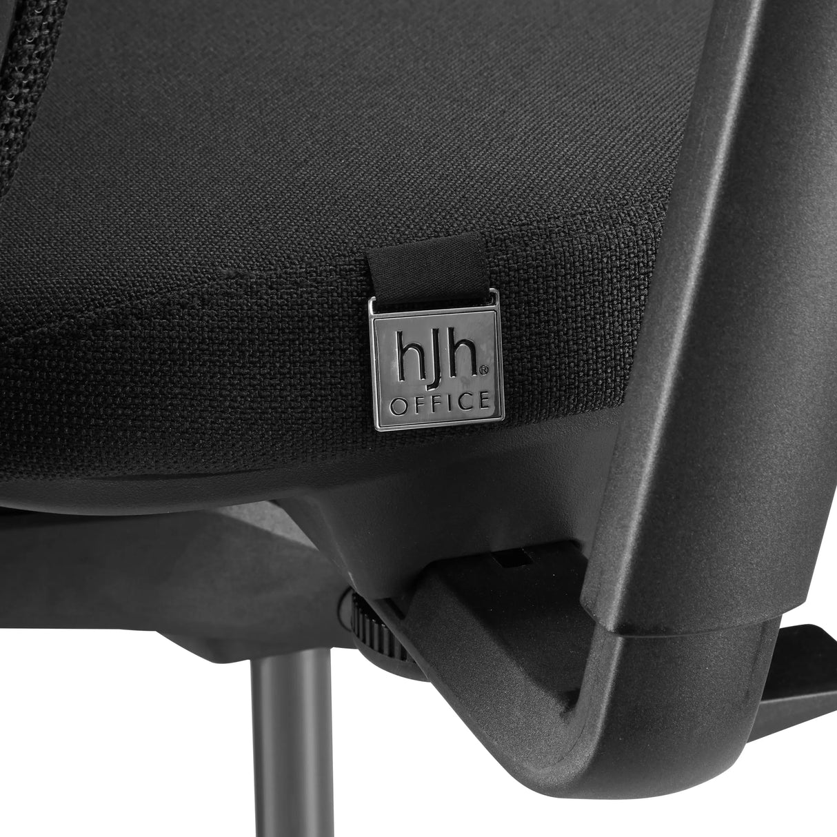 Markenlogo an der Polsterung des Profi-Bürostuhls Skandis von hjh OFFICE