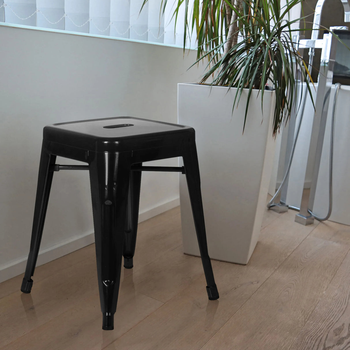 Schwarzer Bistrohocker VANTAGGIO mit quadratischer Sitzfläche und vier Beinen von hjh OFFICE