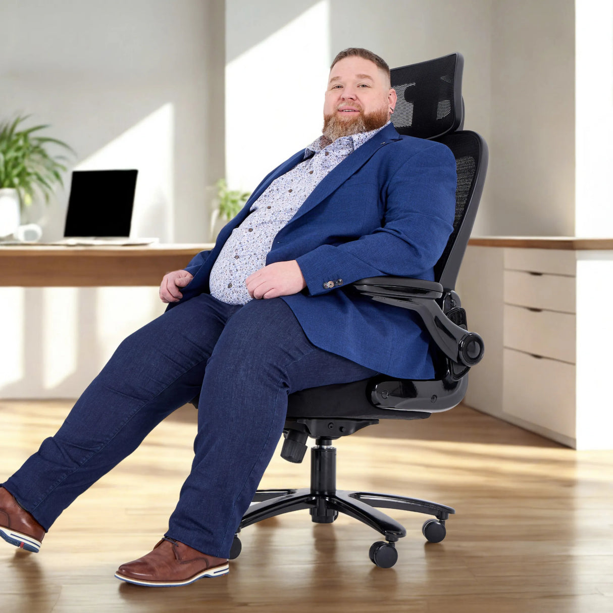 XXL Drehstuhl INSTRUCTOR SW I PRO in Schwarz mit Netzrückenlehne und Kopfstütze von hjh OFFICE