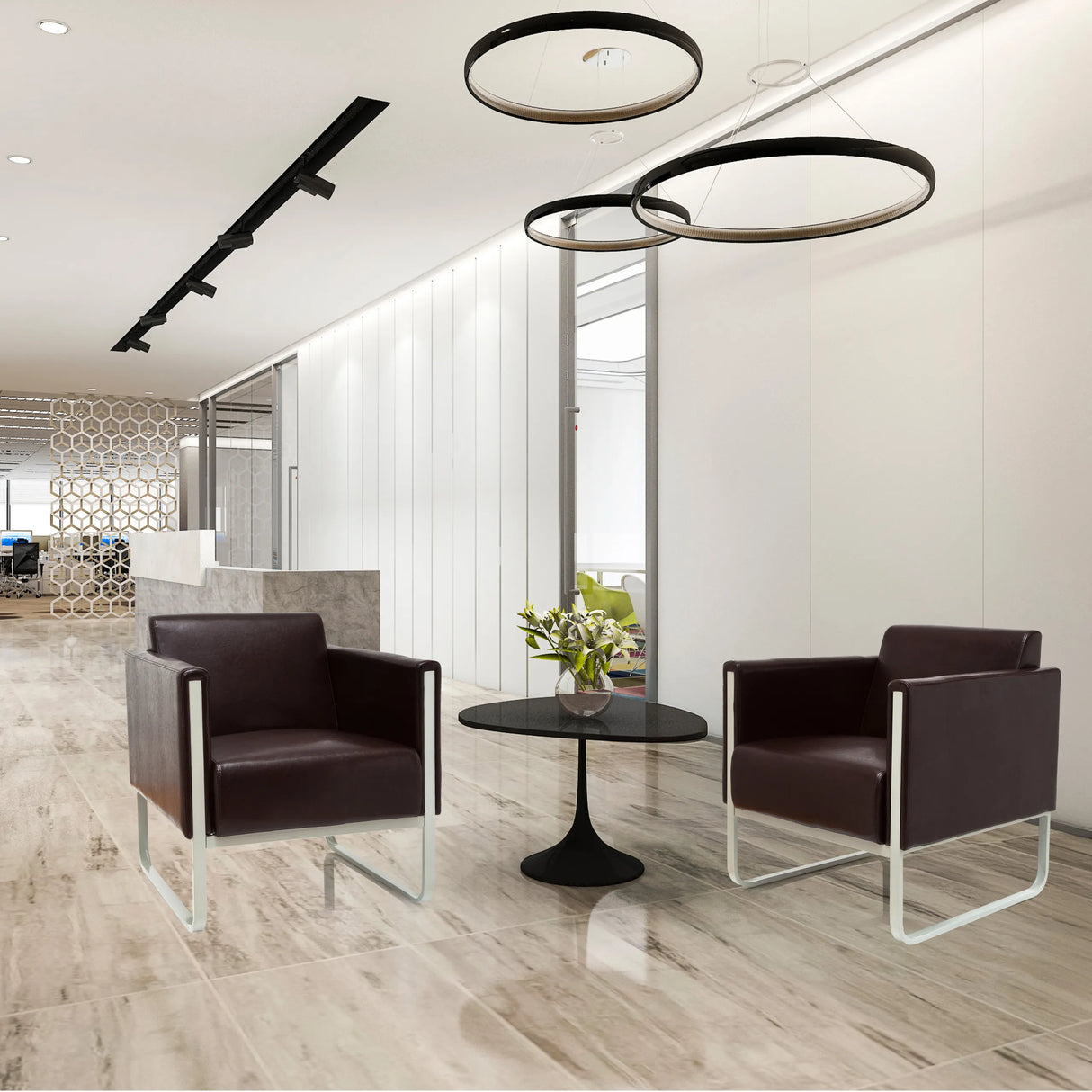Zwei braune Polstersessel ARUBA mit silberfarbenen Metallgestellen und einem runden Beistelltisch von hjh OFFICE