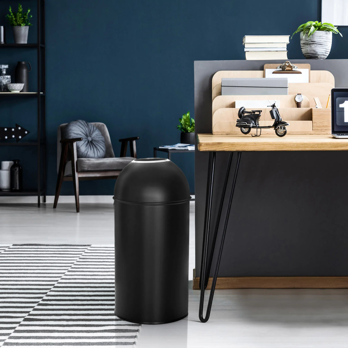 Schwarzer Mülleimer CLEAN OR 50 mit 50 Litern Fassungsvermögen von hjh OFFICE