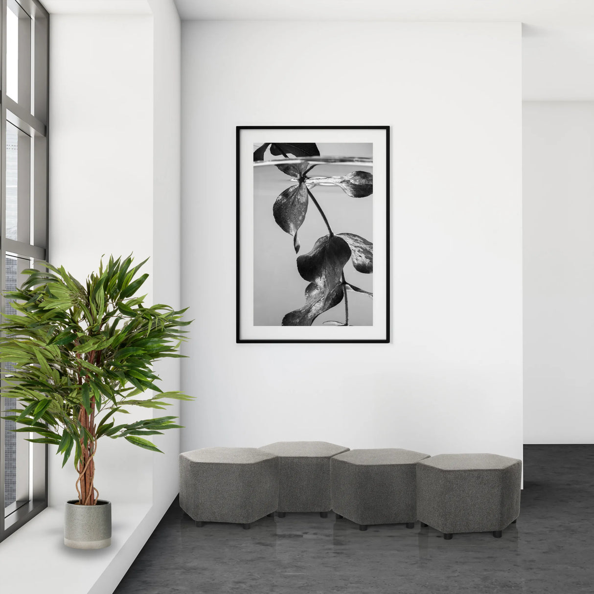 Vier graue, sechseckige Polsterhocker BAREO in einer Reihe angeordnet von hjh OFFICE