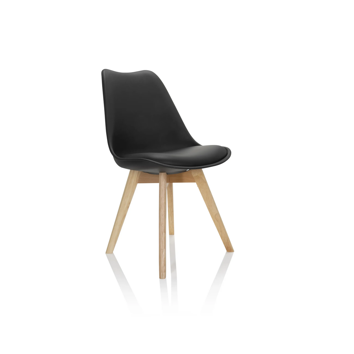 Schwarzer Schalenstuhl SCANDI 4 mit vier Beinen aus hellem Holz von hjh OFFICE – 360-Grad-Ansicht (schräge Frontansicht 40°)