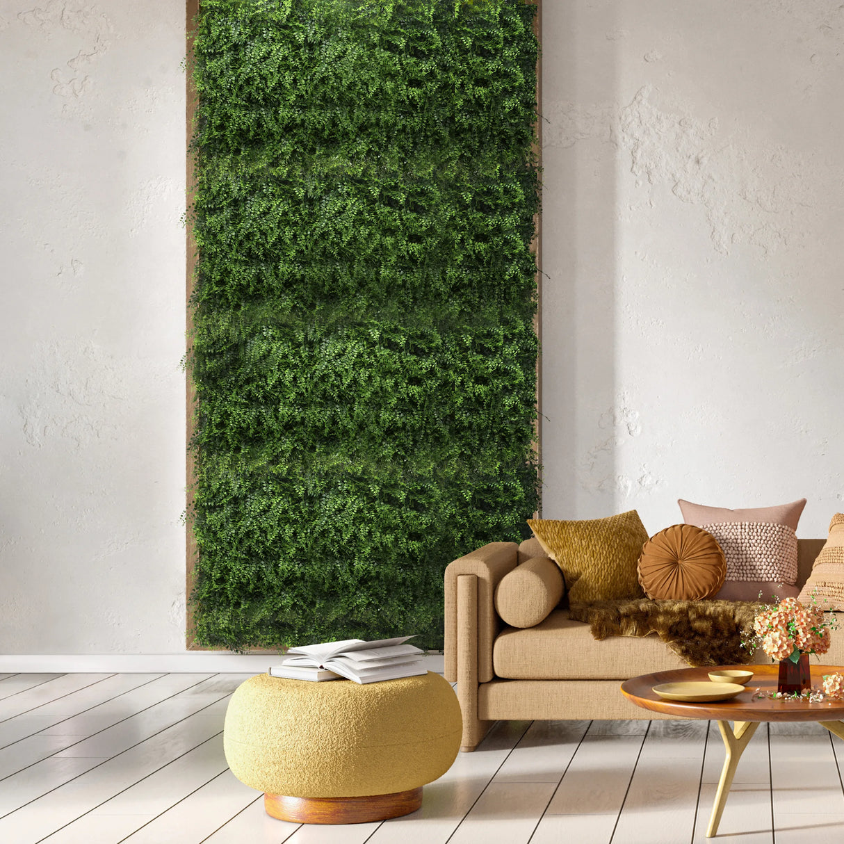 Grüne Pflanzenmatte LEAFLUXE 2 als vertikale Wanddekoration in einem Wohnbereich von hjh LIVING