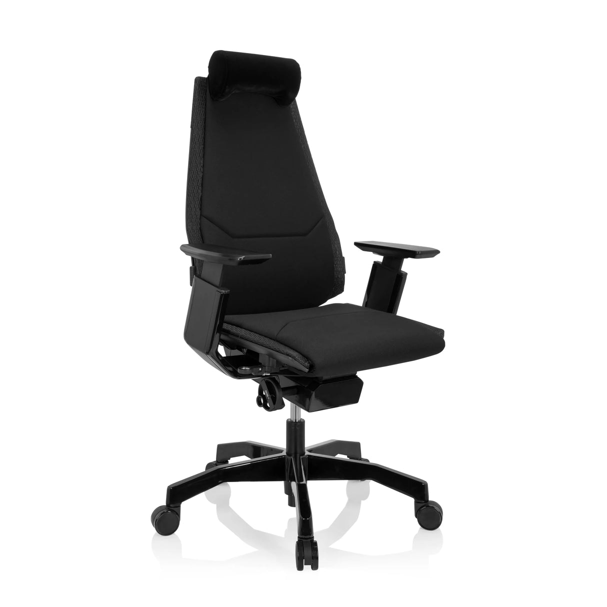 Schwarzer High-End-Bürostuhl GENIDIA BLACK mit Stoffbezug und Fußkreuz mit fünf Rollen von hjh OFFICE – 360-Grad-Ansicht (schräge Frontansicht 40°)