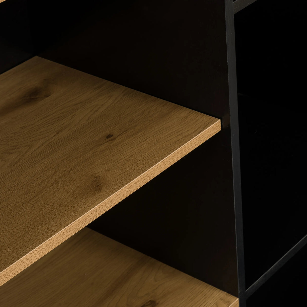 Einlegeboden in Eiche-Optik im schwarzen Büroschrank AMIO H von hjh LIVING