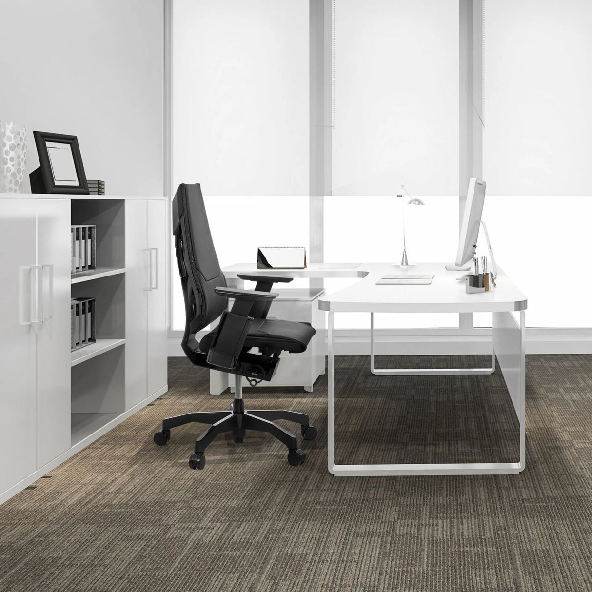 Schwarzer High-End-Bürostuhl GENIDIA BLACK aus Leder mit Kopfstütze und Armlehnen von hjh OFFICE