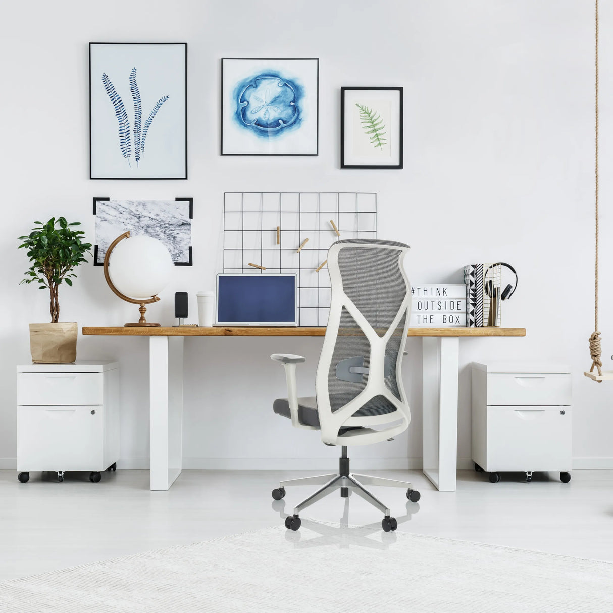 Grauer Profi-Bürostuhl AZURRO WHITE mit Netzrückenlehne und Armlehnen von hjh OFFICE