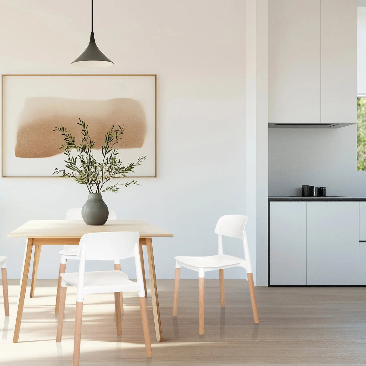 Vierfußstuhl SCANDI E in Weiß mit hellen Holzbeinen in einem Essbereich von hjh LIVING