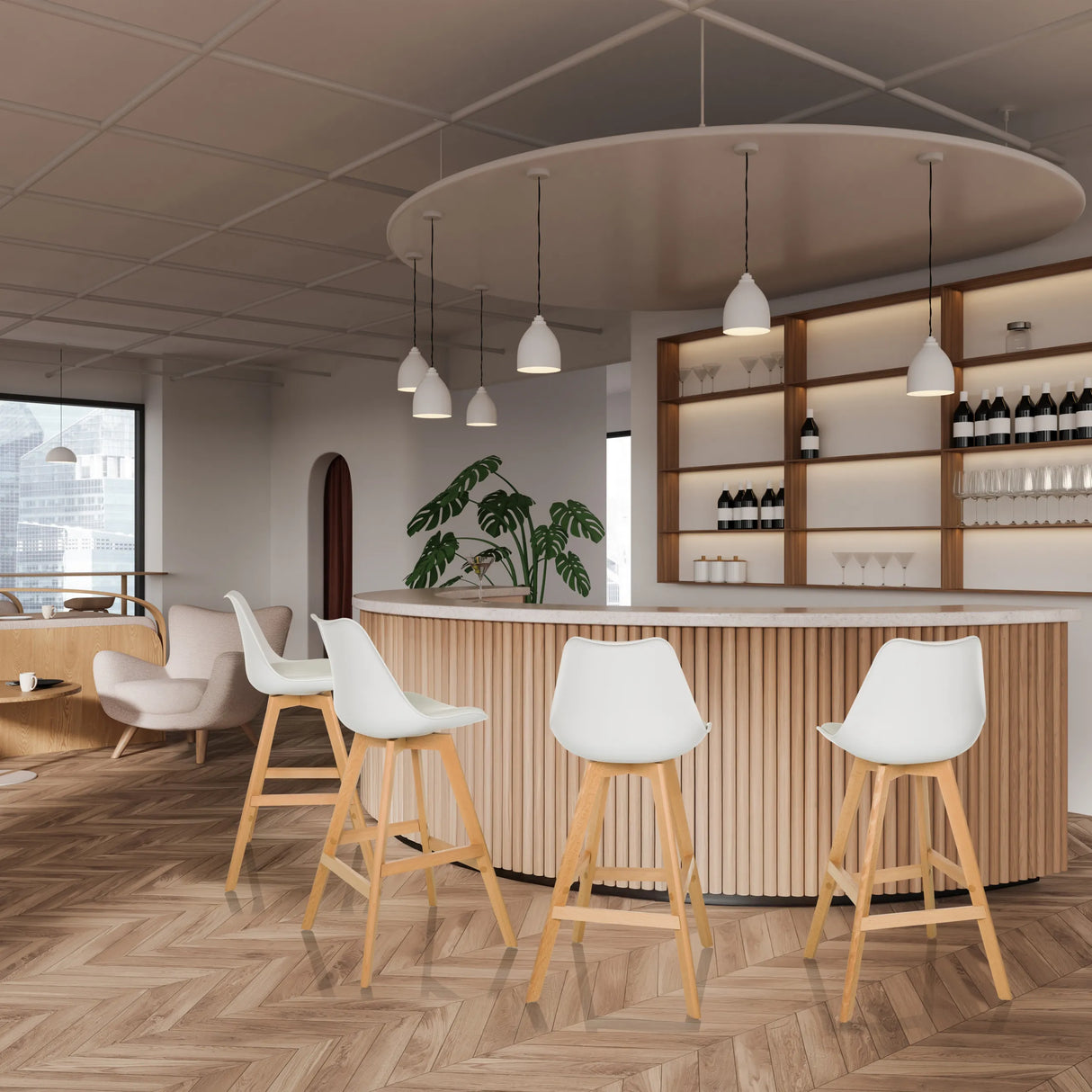 Vier weiße Barhocker SCANDI HIGH mit hellen Holzbeinen an einer Theke von hjh LIVING