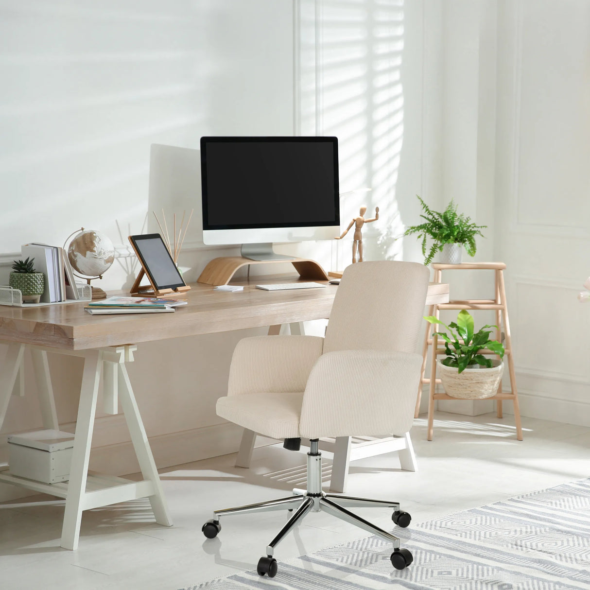Beiger Home-Office-Bürostuhl SOLAO CORD mit Armlehnen und Rollenkreuz von hjh OFFICE