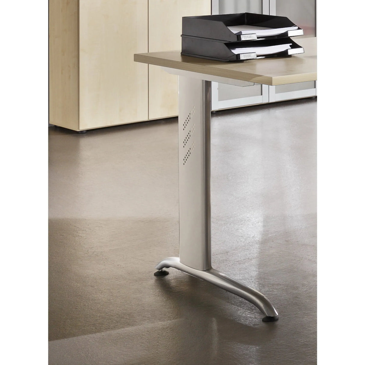 Tischfuß aus Metall des Schreibtischs BELA 16 S von hjh OFFICE PRO