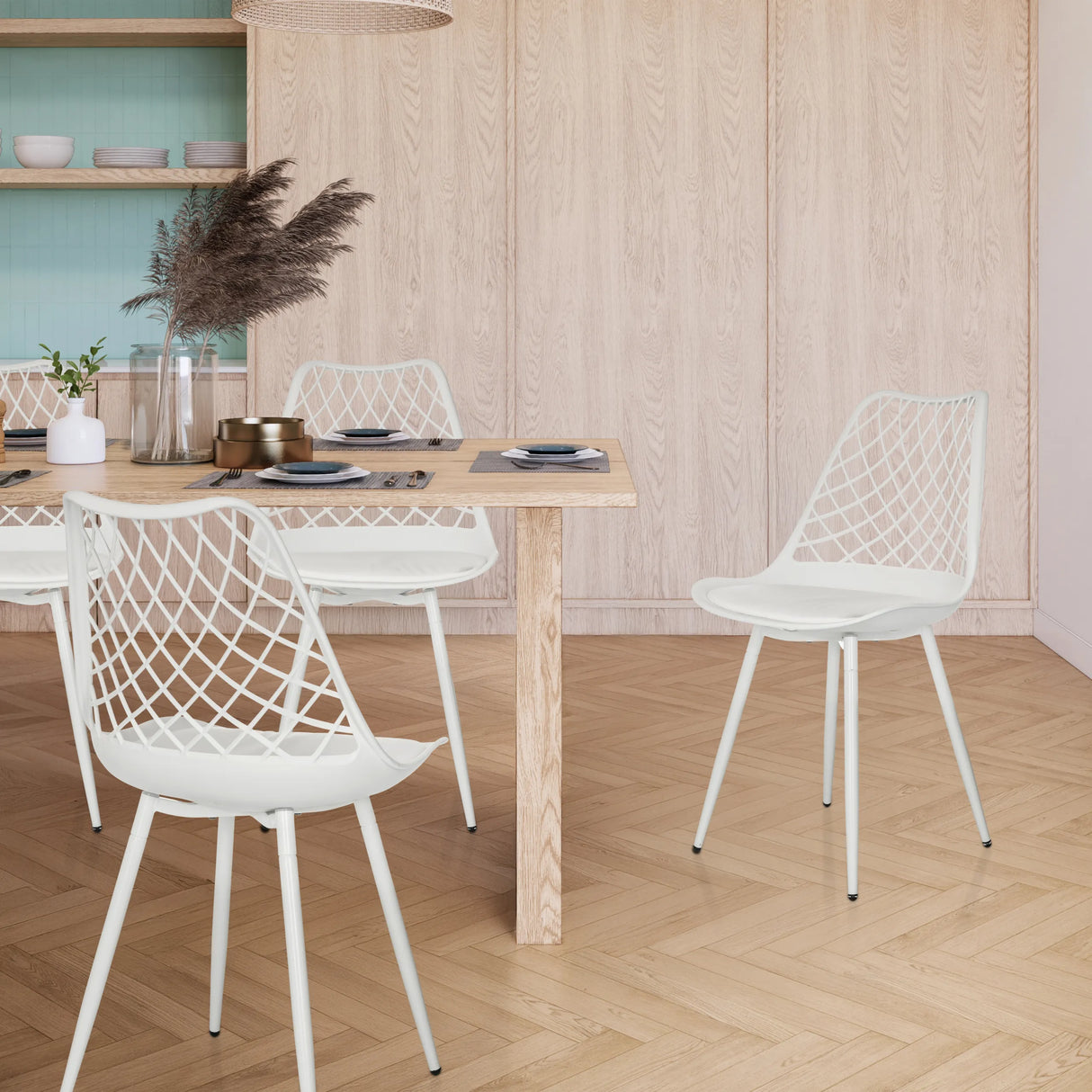 Outdoor-Stuhl BEGIO S in Weiß mit netzartiger Rückenlehne und vier Beinen von hjh LIVING