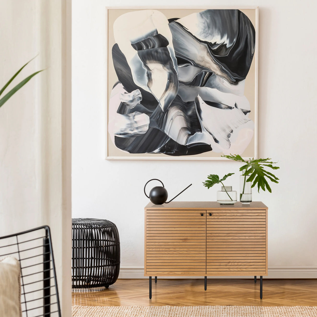Sideboard LINNO S aus Eiche mit geriffelten Fronten und schwarzen Metallfüßen von hjh LIVING