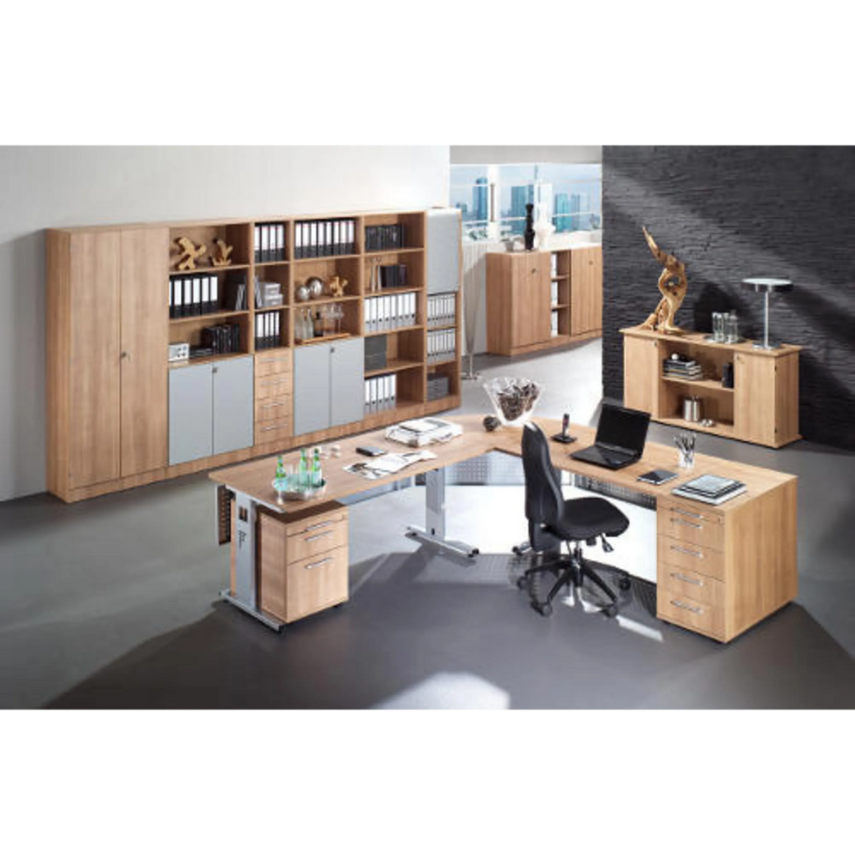 L-förmiger Schreibtisch der Serie SIGNA B SIGNA 6010 in Grau mit Rollcontainern und Bürostuhl von hjh OFFICE PRO