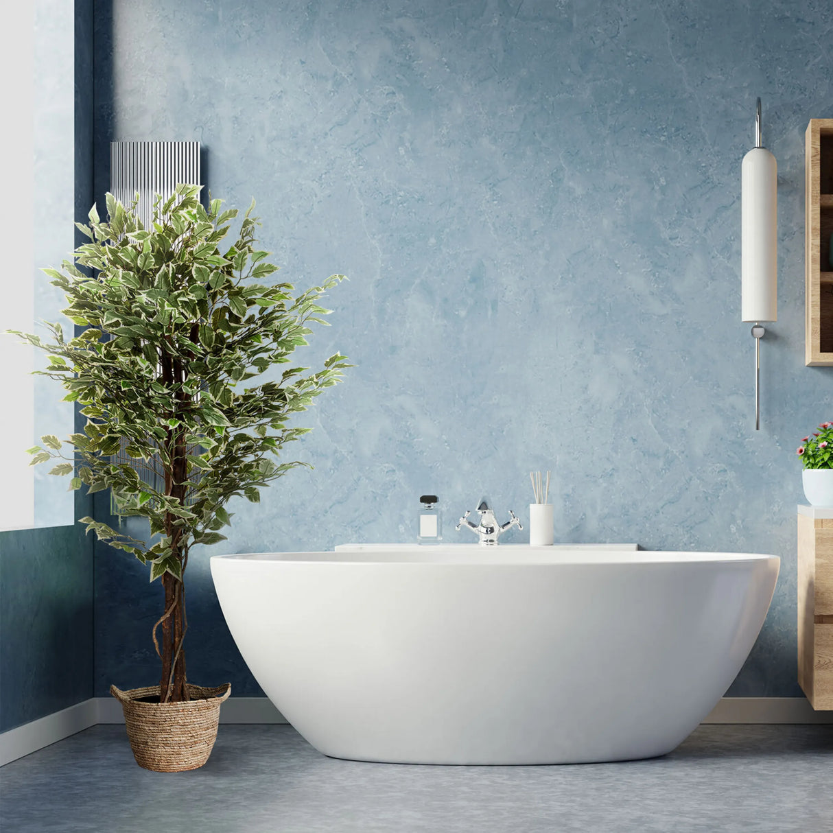 Kunstpflanze FICUS in Grün mit geflochtenem Korbgefäß vor einer blauen Wand von hjh OFFICE