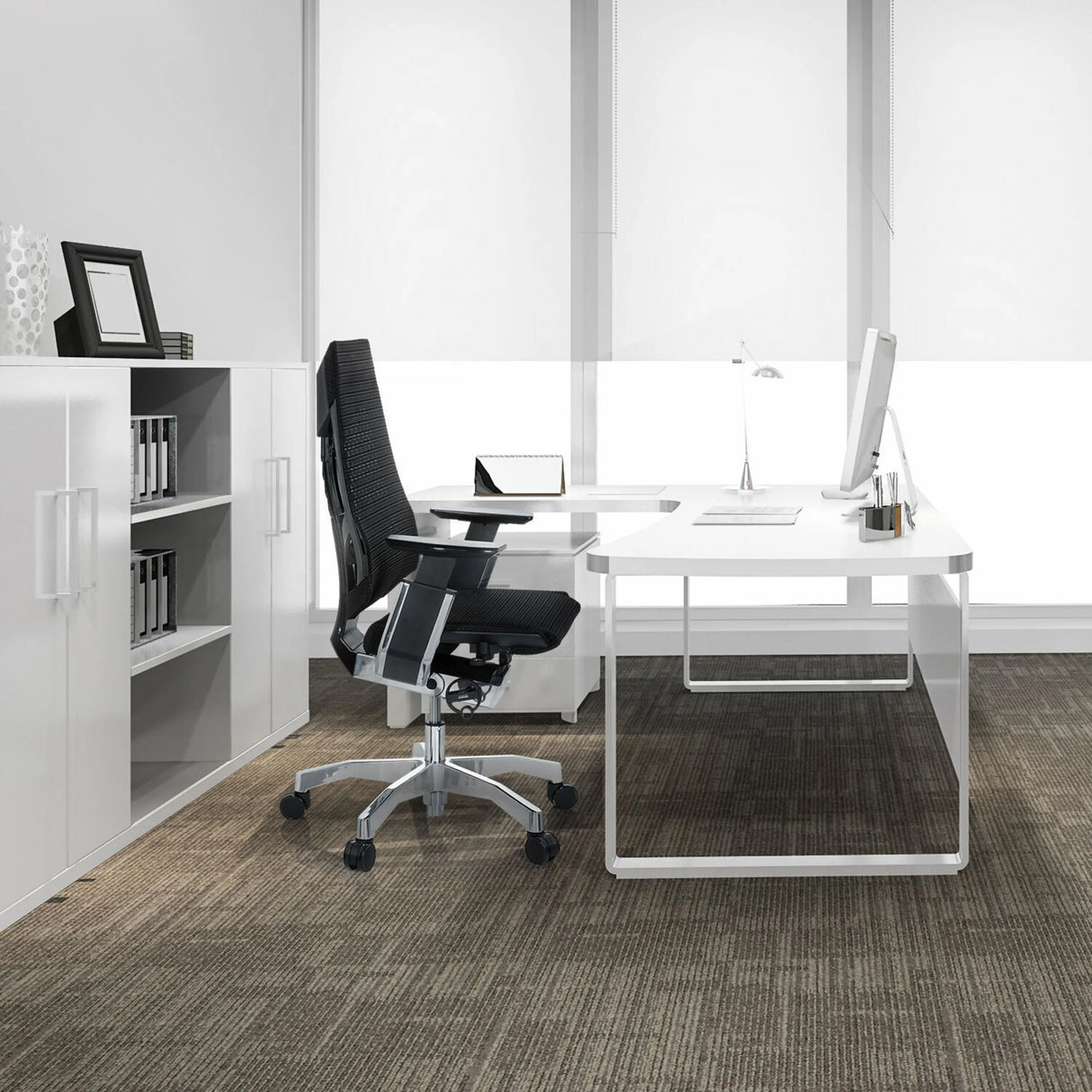 High-End-Bürostuhl GENIDIA in Schwarz mit Netzrückenlehne und Aluminiumfußkreuz von hjh OFFICE