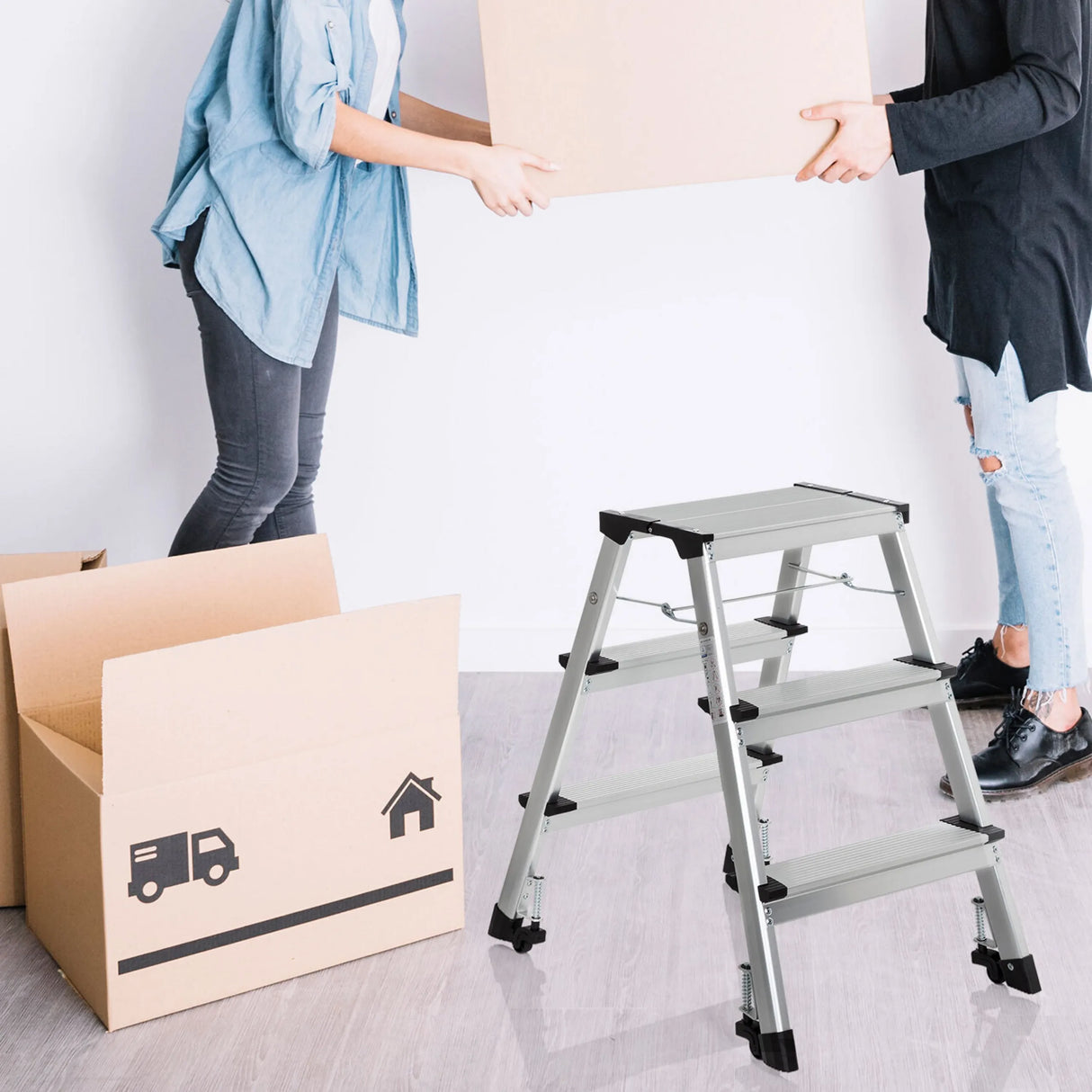 Dreistufige Klappleiter SOLID IV aus Aluminium mit schwarzen Standfüßen von hjh OFFICE