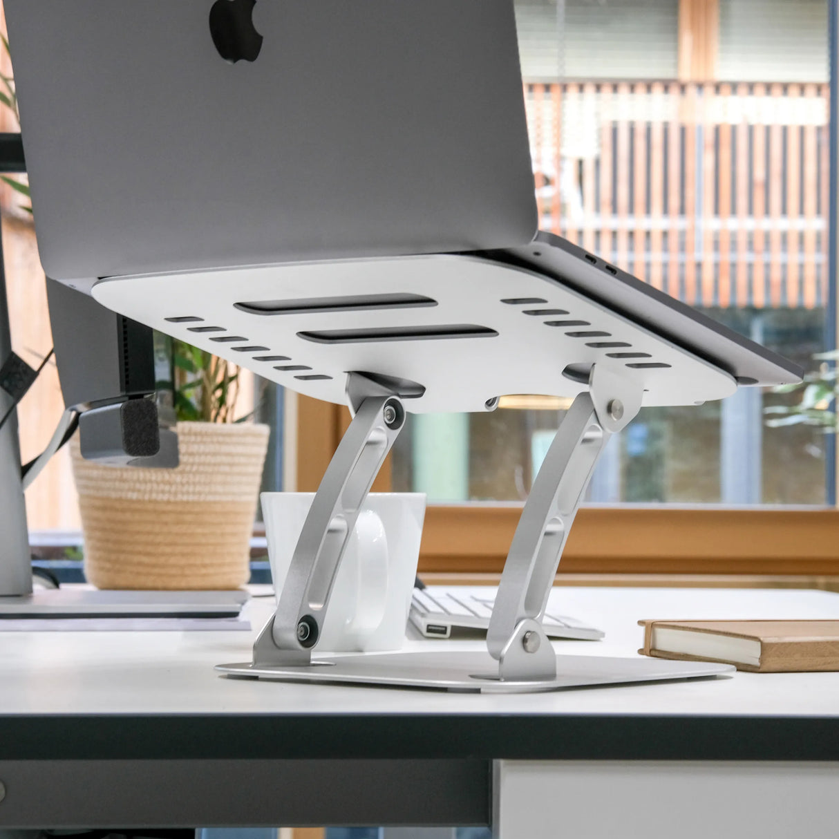 Silberfarbene Verstellmechanik der Laptopunterlage LAPTOP STAND von hjh OFFICE