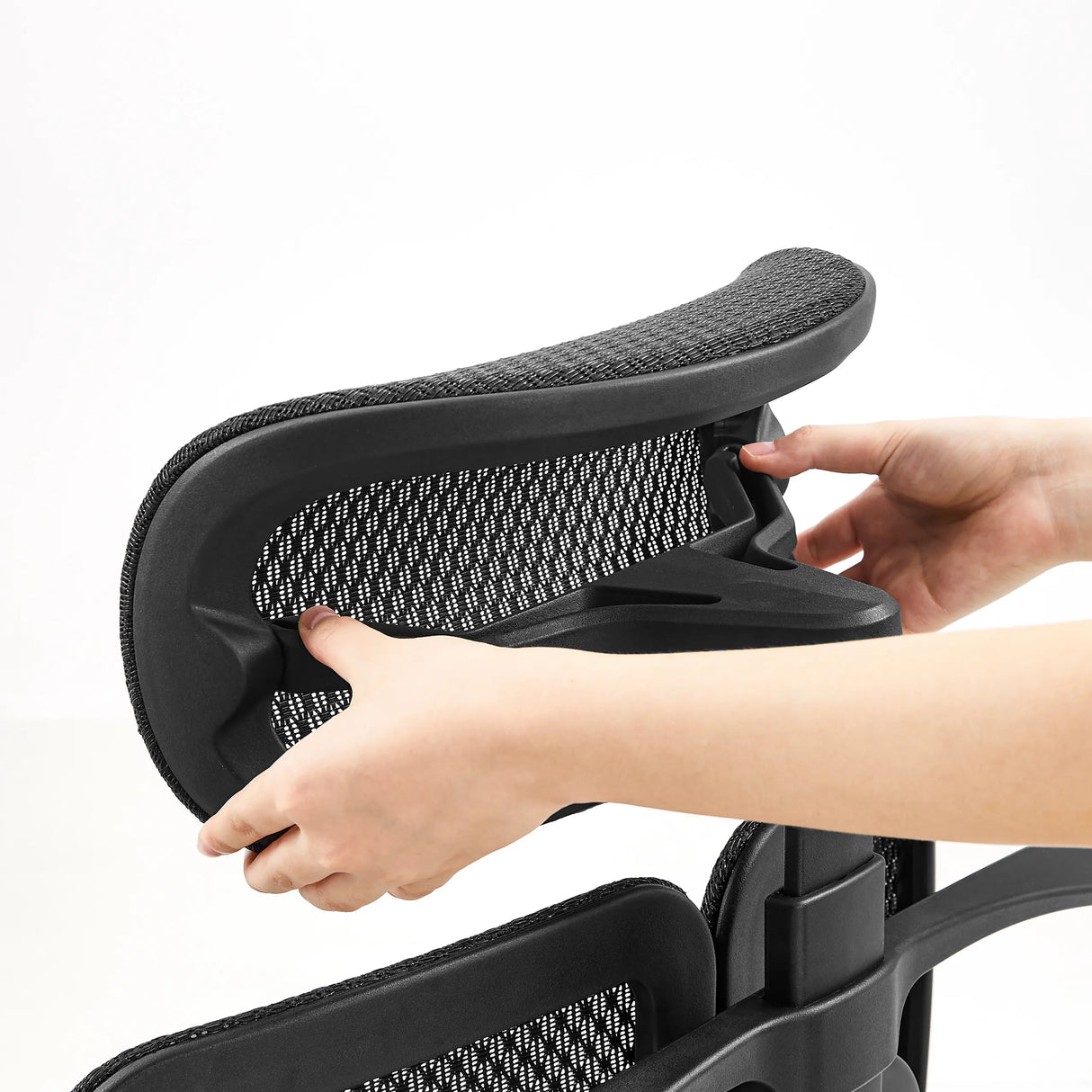 Verstellbare Kopfstütze aus schwarzem Nylon-Netz des Profi-Bürostuhls Ergo U2 Pro3 von hjh OFFICE
