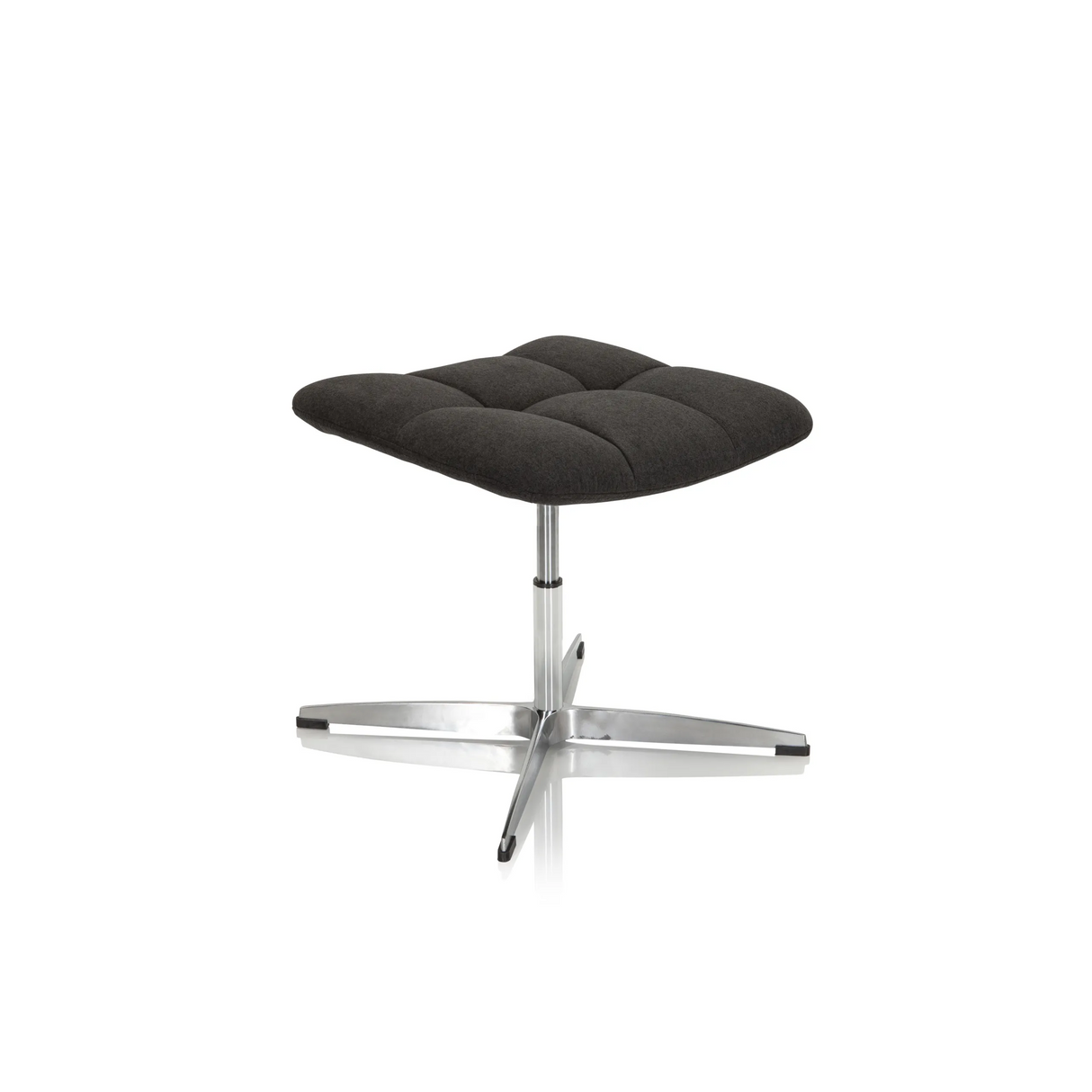 Schwarzer Polsterhocker SARANTO mit quadratischer Sitzfläche und Sternfuß aus Metall von hjh OFFICE – 360-Grad-Ansicht (schräge Frontansicht 40°)
