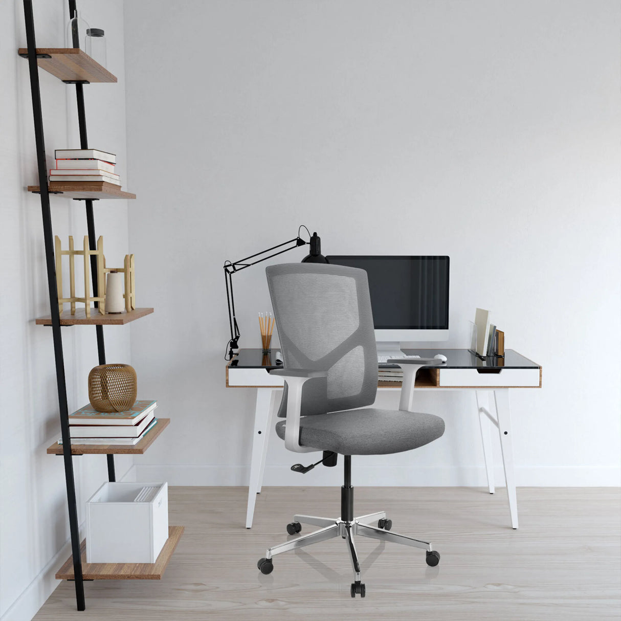 Grauer Home-Office-Bürostuhl BRETON BASE W mit Netzrückenlehne und Armlehnen von hjh OFFICE