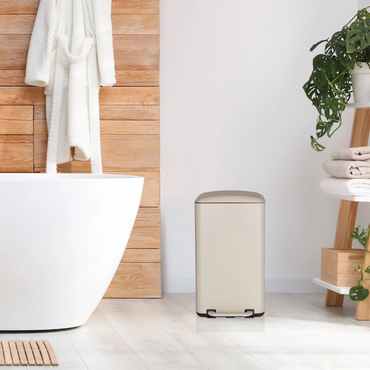 Beiger Mülleimer CLEAN BEVA mit 30 Litern Fassungsvermögen von hjh OFFICE
