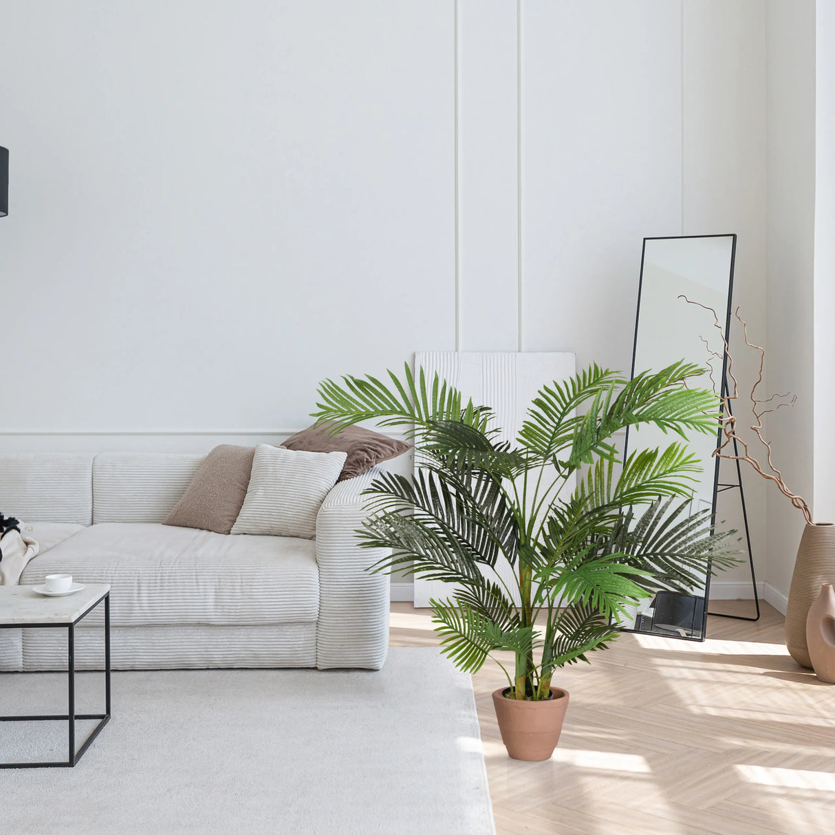 Grüne Kunstpflanze ARECA II in einem braunen Übertopf von hjh OFFICE
