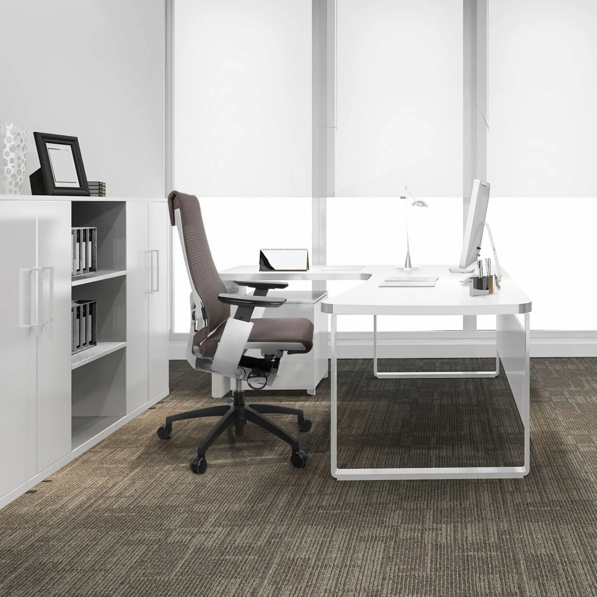 Profi-Bürostuhl GENIDIA SMART WHITE mit grauer Netzbespannung und weißem Rahmen von hjh OFFICE