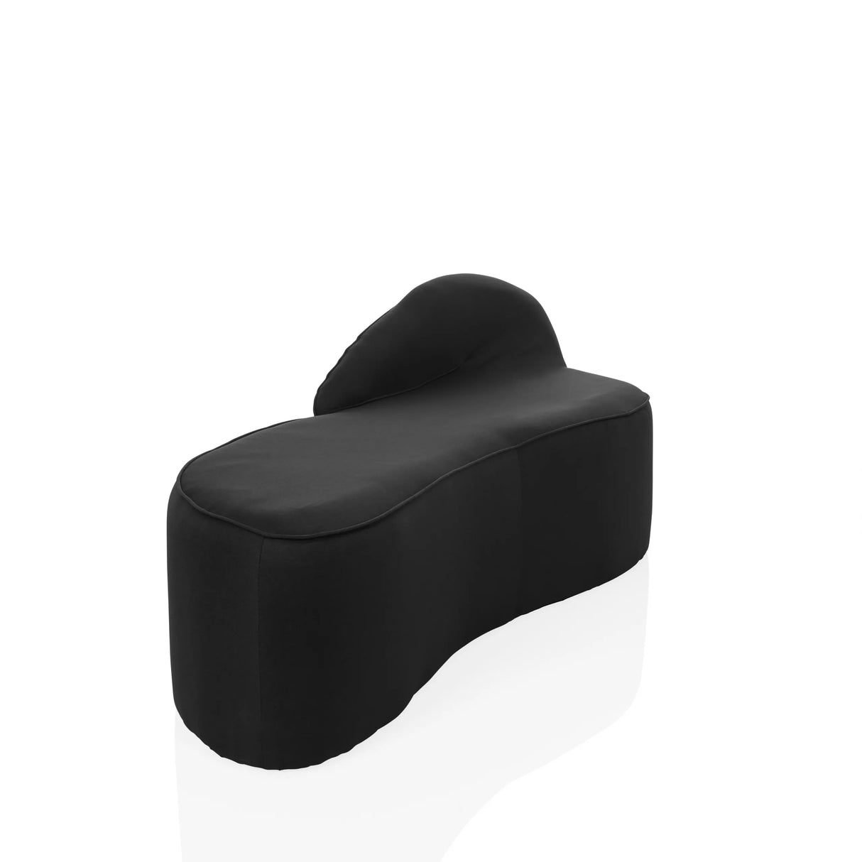 Schwarzes Loungesofa BARACOA mit organischer Form und integrierter Rückenlehne von hjh OFFICE – 360-Grad-Ansicht (schräge Frontansicht 60°)