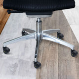 Fünfstrahniges Fußkreuz mit schwarzen Stuhlrollen 5x ROLO ESD 10mm/50mm aus poliertem Aluminium von hjh OFFICE