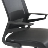 Armlehne und Sitzfläche des Freischwingers INVENTOR V PRO in Schwarz mit Netzrückenlehne von hjh OFFICE