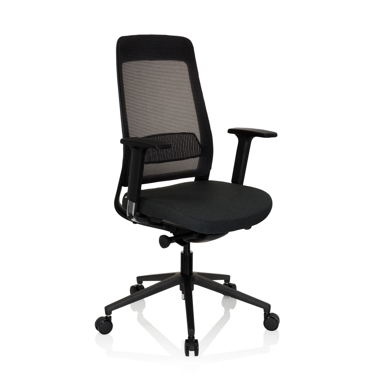 Schwarzer Profi-Bürostuhl CHIARO T1 BLACK mit Netzrücken und Fußkreuz mit fünf Rollen von hjh OFFICE – 360-Grad-Ansicht (schräge Frontansicht 40°)