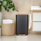 Schwarzer Mülleimer CLEAN NATURA mit Walnuss-Holzdeckel und Griffleiste von hjh OFFICE
