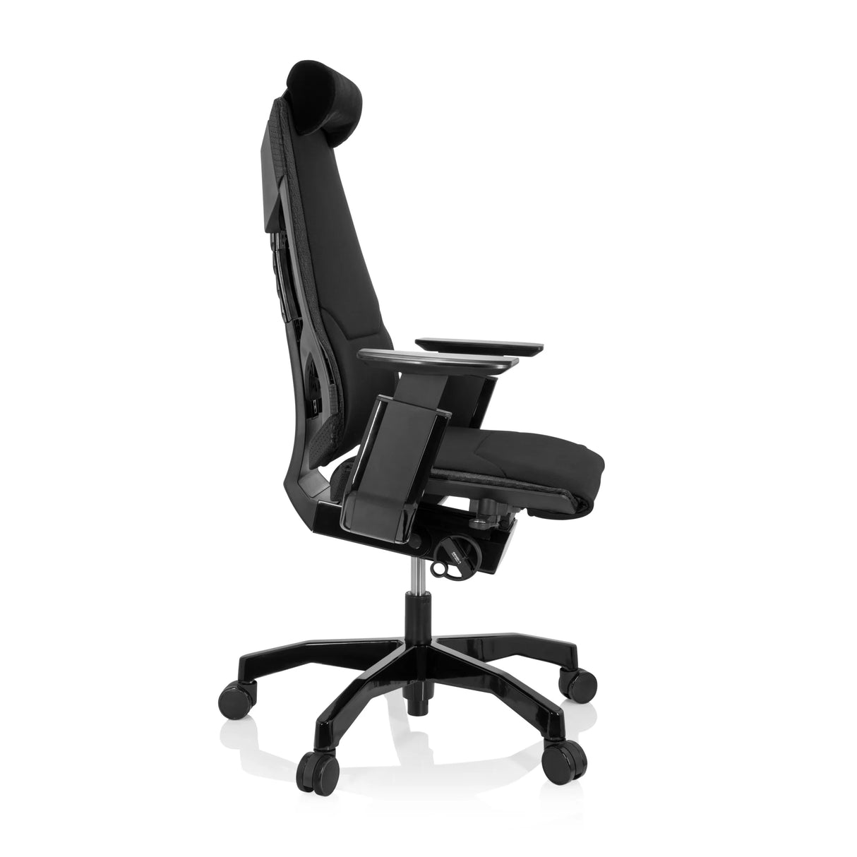 Schwarzer High-End-Bürostuhl GENIDIA BLACK mit Stoffbezug und Fußkreuz mit fünf Rollen von hjh OFFICE – 360-Grad-Ansicht (Seitenprofil 80°)