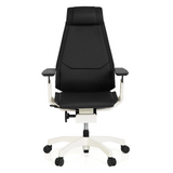 Schwarzer High-End-Bürostuhl GENIDIA PRO WHITE aus Leder mit weißem Fußkreuz und fünf Rollen von hjh OFFICE – 360-Grad-Ansicht (Frontansicht 0°)