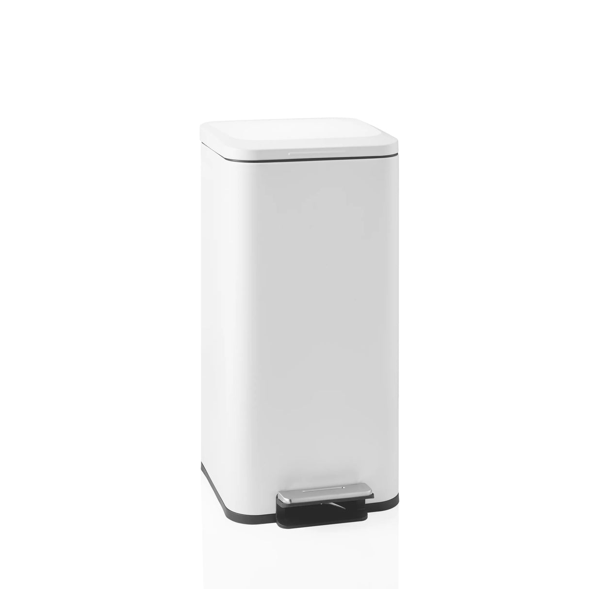 Weißer Mülleimer Clean Square mit einem silberfarbenen Trittpedal von hjh OFFICE – 360-Grad-Ansicht (Frontansicht 15°)
