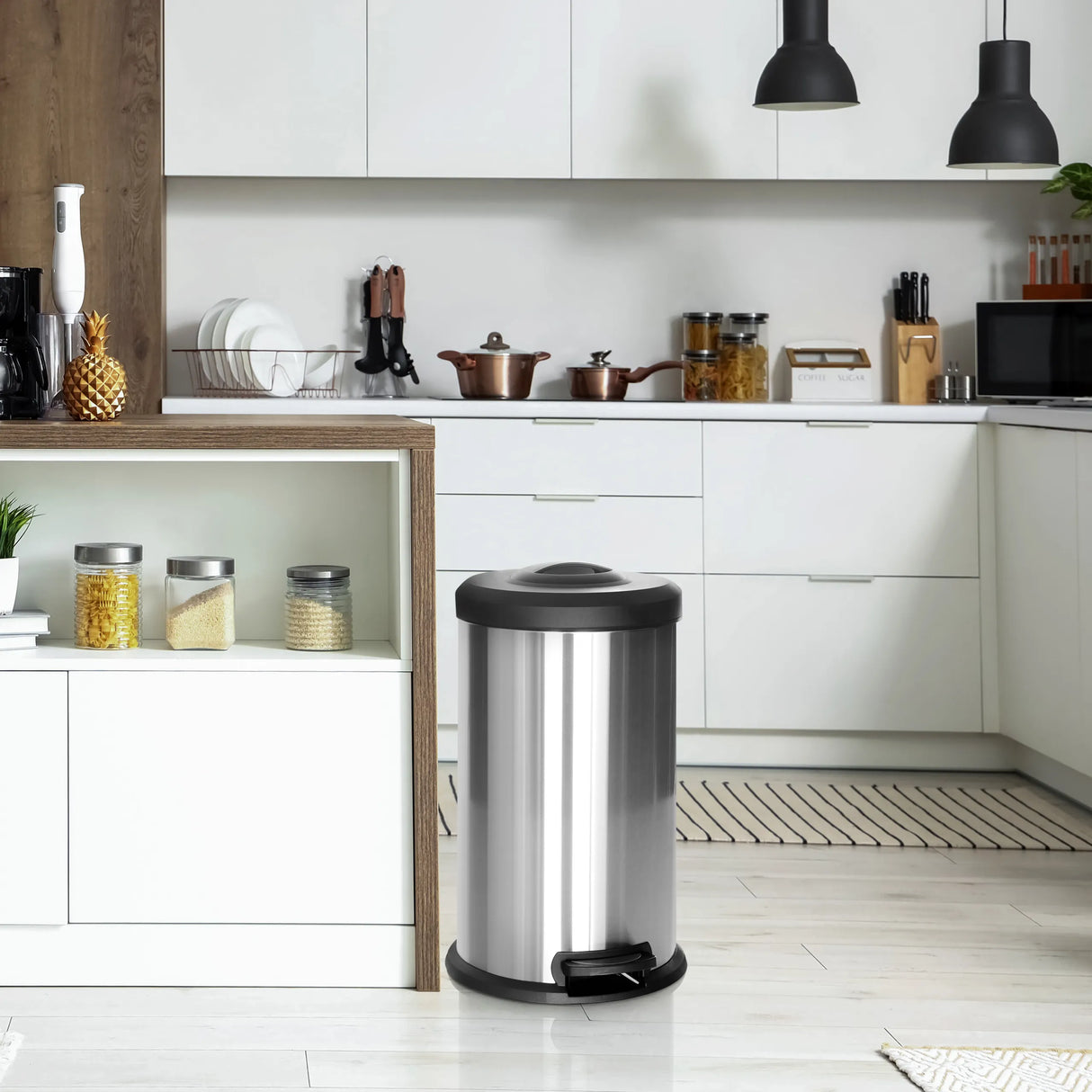 Silberner Mülleimer CLEAN X mit 40 Litern Volumen und schwarzem Deckel von hjh OFFICE