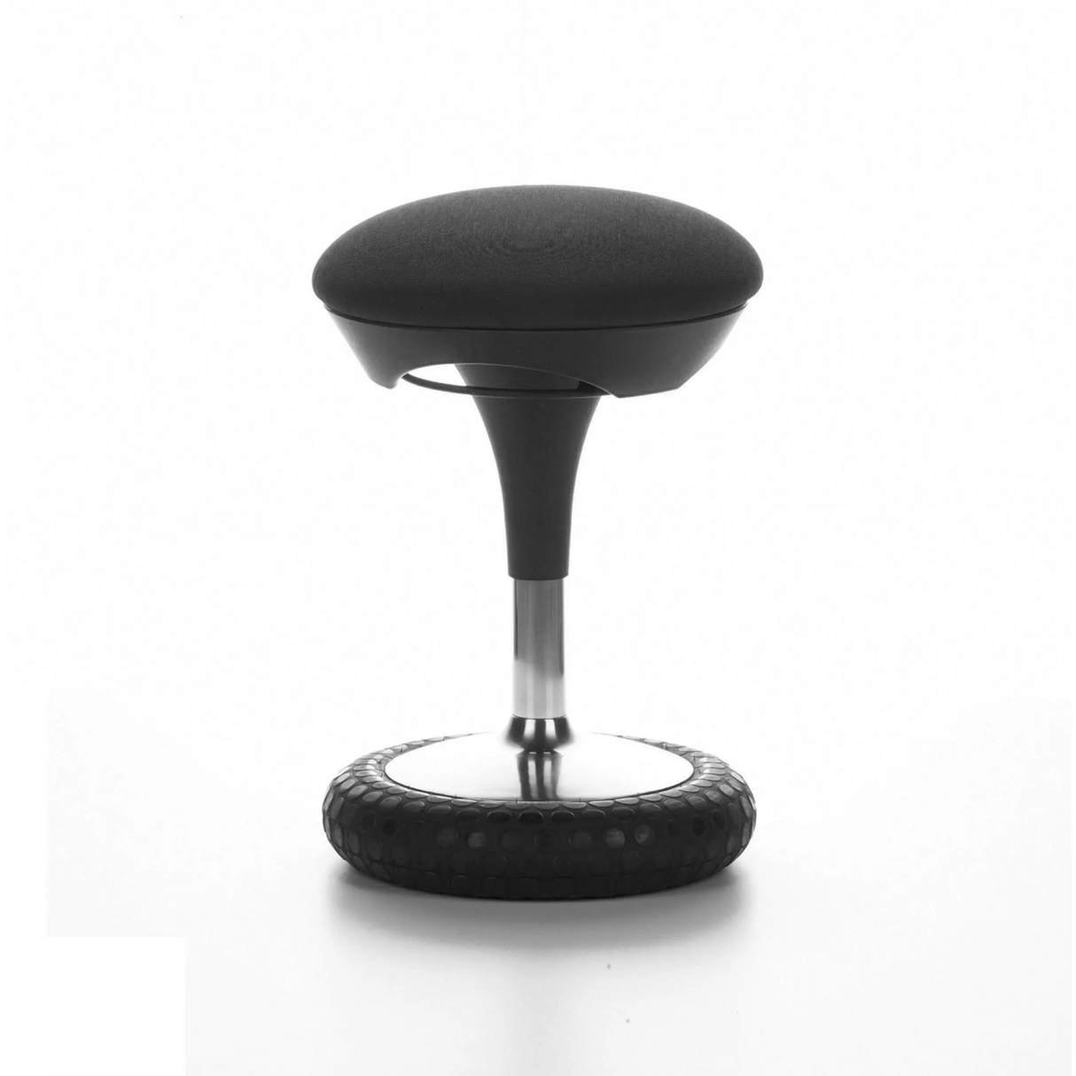 Schwarze Stehhilfe SITNESS 20 mit gepolsterter Sitzfläche und rundem Fuß von Topstar – 360-Grad-Ansicht (Seitenprofil 100°)
