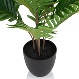 Schwarzer Pflanztopf mit grünen Blättern der Kunstpflanze ARECA von hjh OFFICE