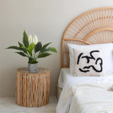 Kunstpflanze Spathiphyllum 1 in einem grauen Topf auf einem runden Beistelltisch aus Holz von hjh OFFICE