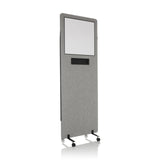 Hellgraue Trennwand FLEXMIUT WB mit integriertem Whiteboard und Rollen von hjh OFFICE – 360-Grad-Ansicht (schräge Frontansicht 30°)