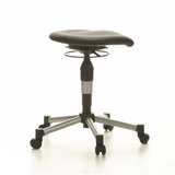 Schwarzer Drehhocker BALANCE 20 mit gepolsterter Sitzfläche und Fußkreuz mit fünf Rollen von Topstar – 360-Grad-Ansicht (schräge Rückenansicht 120°)