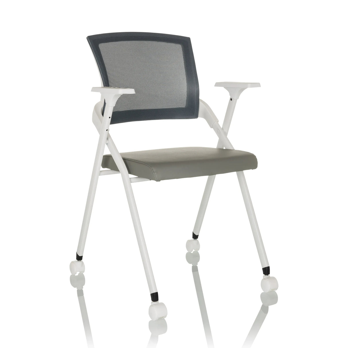 Grauer Klappstuhl PRIORITY II W PU mit Netzrücken, Armlehnen und Rollen von hjh OFFICE – 360-Grad-Ansicht (schräge Frontansicht 30°)