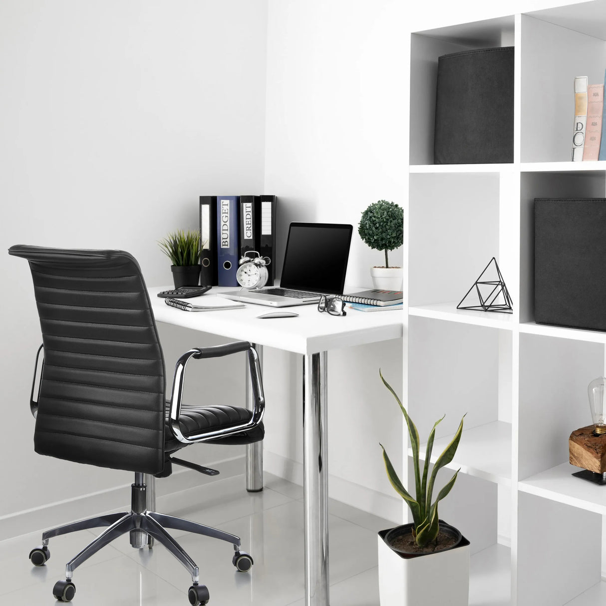 Profi-Chefsessel ASPERA 10 in Schwarz mit Quersteppung und verchromten Armlehnen von hjh OFFICE