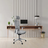 Grauer Profi-Bürostuhl BRETON PRO W mit Kopfstütze und Armlehnen vor einem minimalistischen Schreibtisch von hjh OFFICE