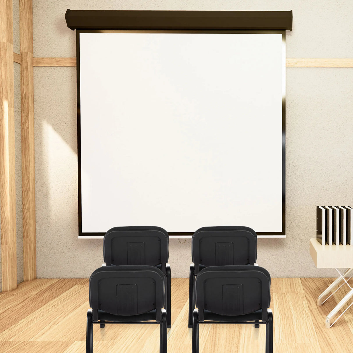 Vierfußstühle XT 600 SW in Schwarz vor einer weißen Projektionsleinwand von hjh OFFICE