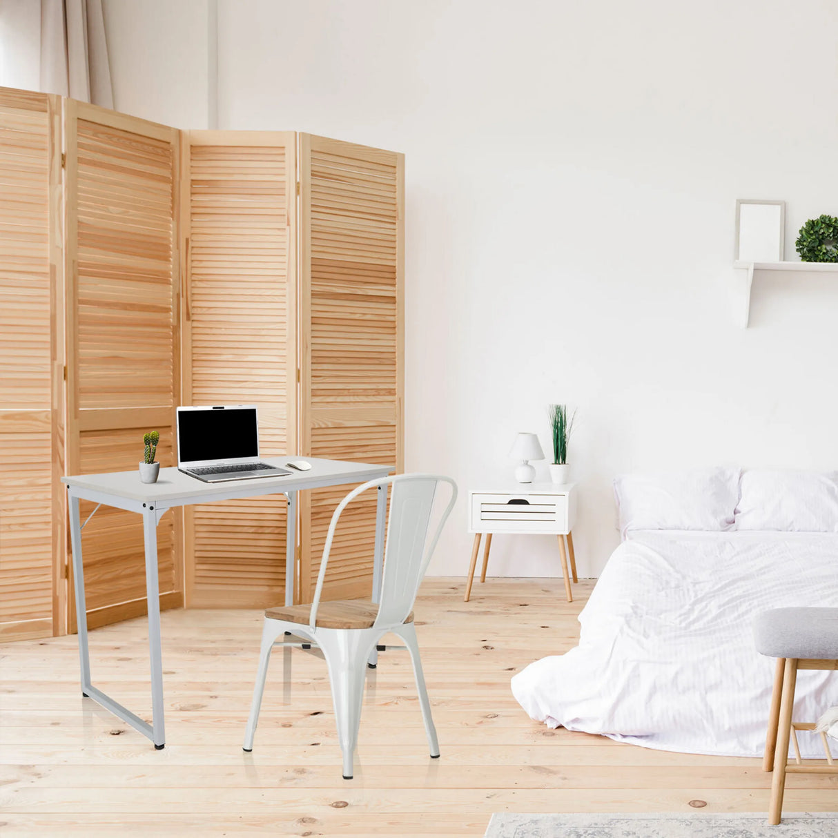 Weißer Schreibtisch WORKSPACE I in den Maßen 100 x 50 cm mit Laptop und Stuhl von hjh OFFICE